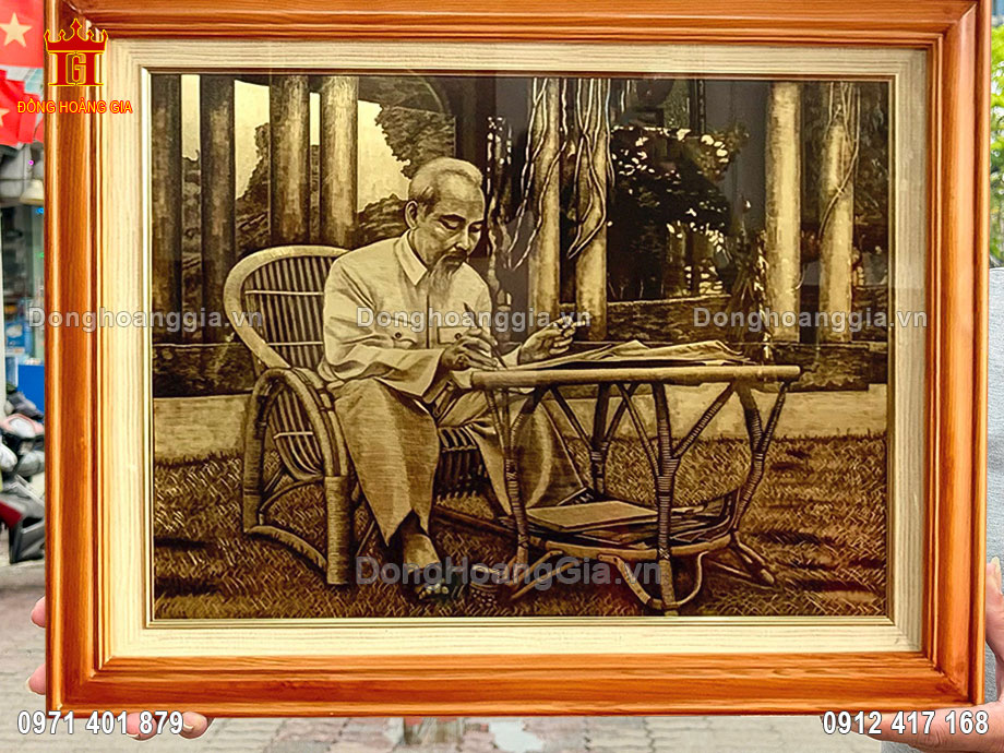 Đồng Hoàng Gia nhận chế tác tranh Bác Hồ bằng đồng màu giả cổ theo yêu cầu